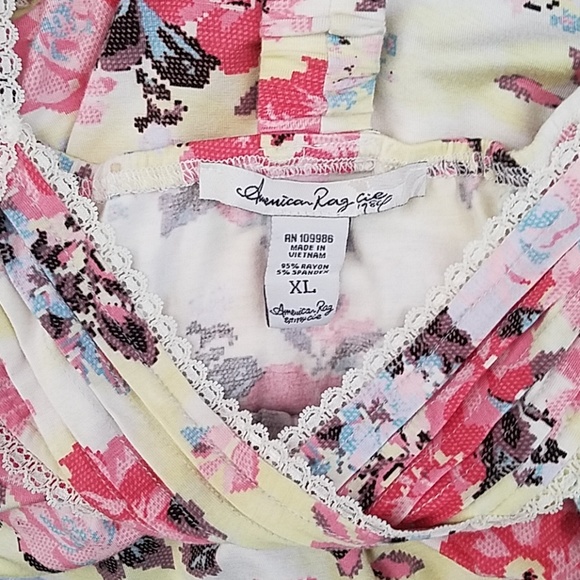 💛American Rag flowered top💛 - Picture 5 of 5